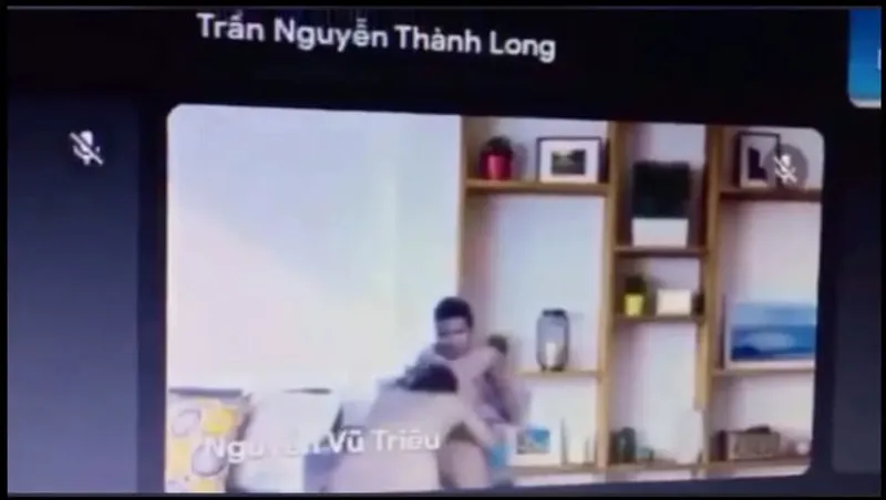 Học online quên không tắt camera lộ cảnh em ghệ đang liếm mút